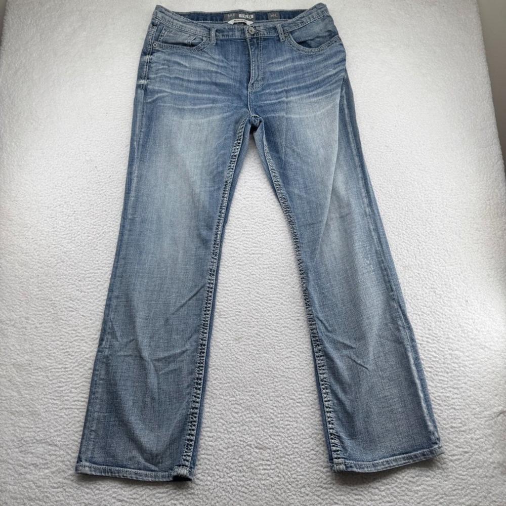 BKE Tyler Bootleg Jeans Mens 36L (Fits 36x32) Blue Light Wash Denim Whiskers